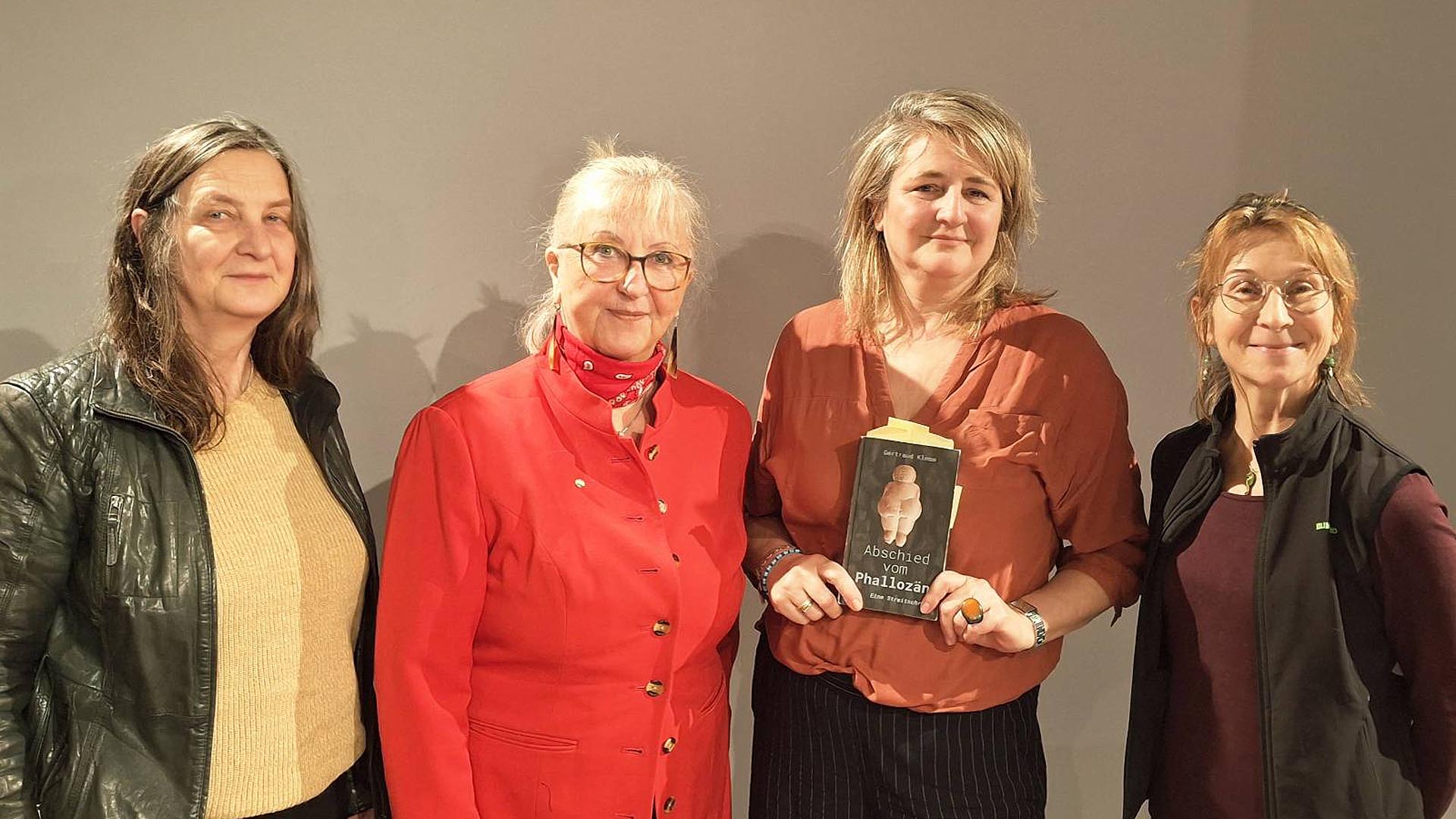 Besuch der Lesung von Gertraud Klemm, Autorin der Streitschrift „Abschied vom Phallozän“ im vollbesetzten Frauenzentrum EGA Wien am 26.2.2026.